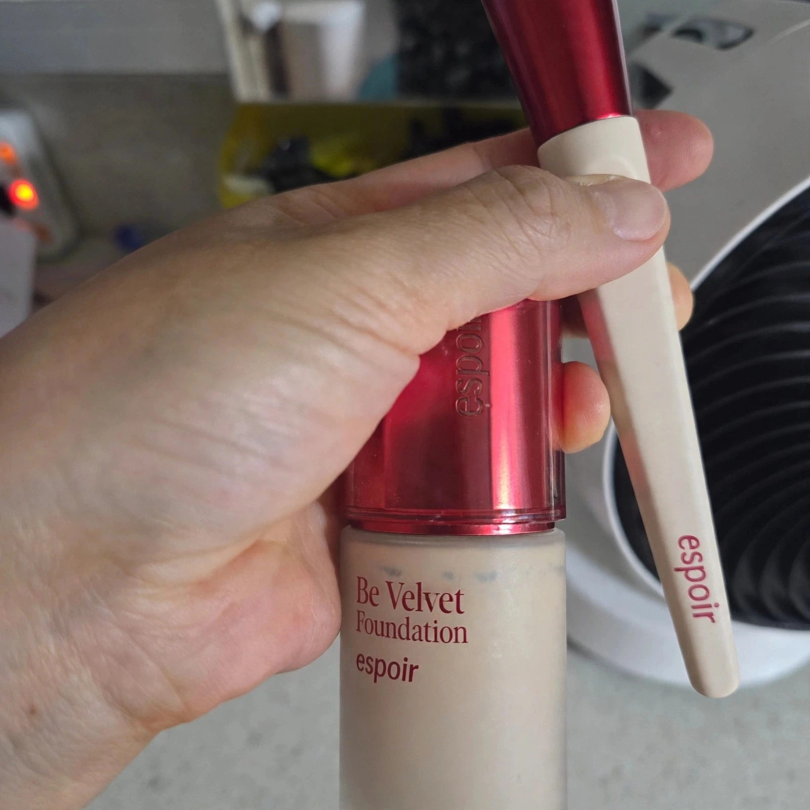 에스쁘아 비벨벳 파운데이션 SPF22 PA++ 30g (증정: 포어 블러 파운데이션 브러쉬+피팅 스펀지+미니 파데 #두부) 실제 상품 이미지